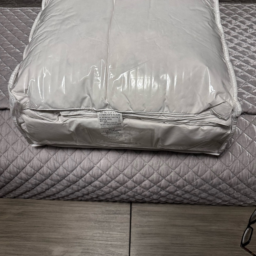 Martha Stewart White Comforter with Quilted Pattern
